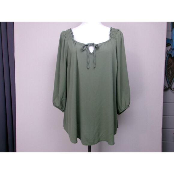 Torrid Women Tunic size 1 Ruched Green 3/4 Sleeve Tie Neck Pullover Lightweight - Picture 1 of 13
